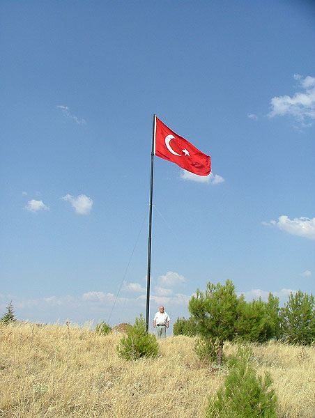 Buğdaylı Köyü Tepesindeki Türk Bayrağı