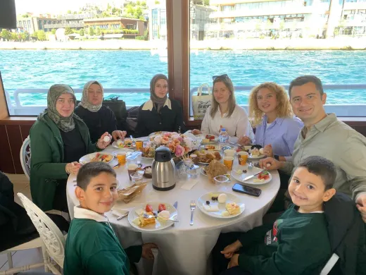 Boğaz'da Kahvaltılı Tekne Gezisi