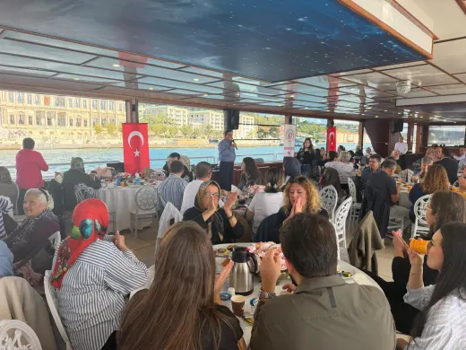 Boğaz'da Kahvaltılı Tekne Gezisi